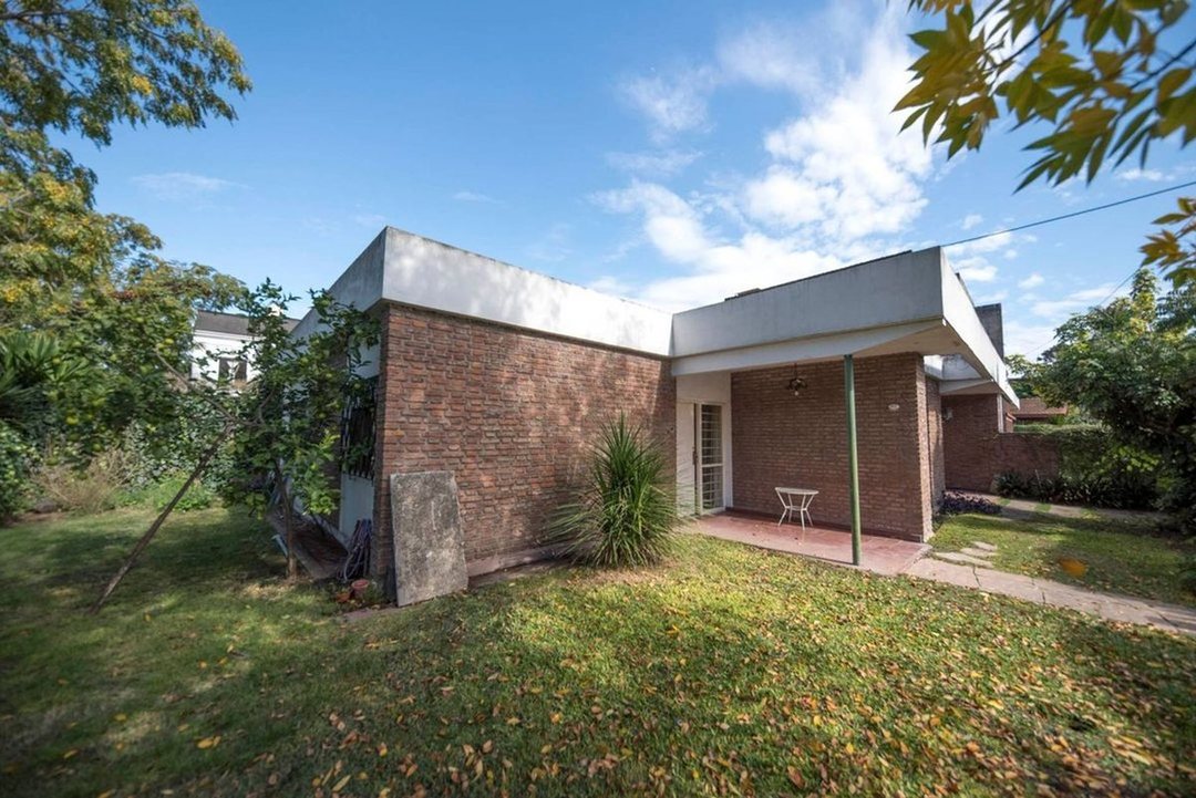 VENTA CASA 3 DORMITORIOS JARDIN BARRIO INGLES