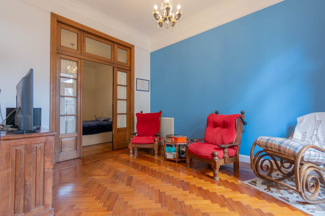 VENTA DEPARTAMENTO 4 AMB CON DEPEND. EN BALVANERA