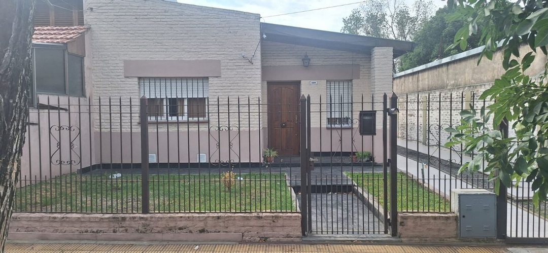 CASA EN VENTA 3 AMBIENTES EN MONTE GRANDE
