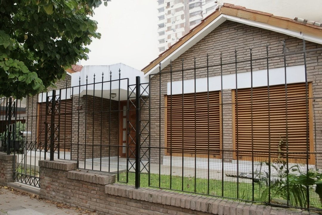 CASA EN VENTA 3 DORMI SAN LORENZO + PATIO Y PILETA