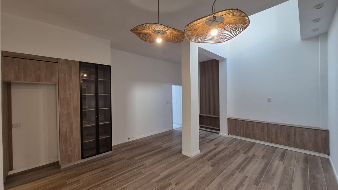 CASA DE PASILLO EN VENTA 2 DORMITORIOS