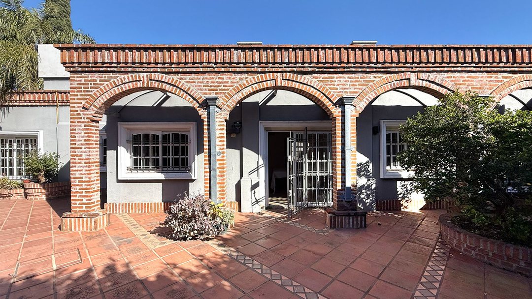 VENTA CASA 5 AMB HAEDO PILETA/QUINCHO PARQUE