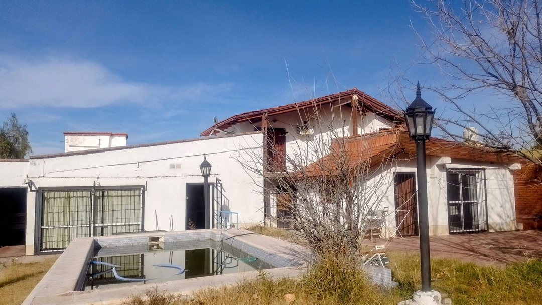 VENTA DE CASA CON PILETA CHACRAS DE CORIA