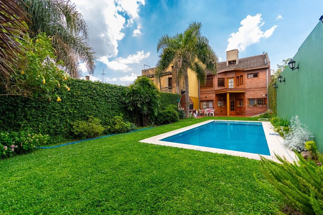 VENTA CASA 4 AMB JARDIN  PISCINA GARAGE SAENZ PEÑA