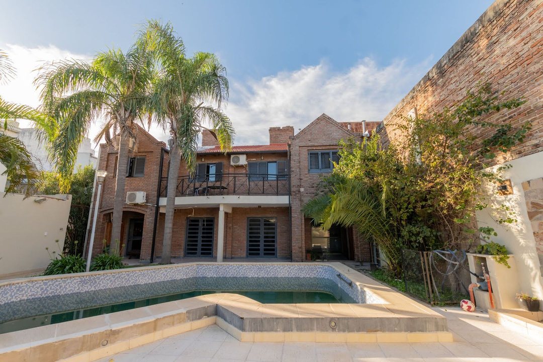 VENTA CASA PRINCIPAL Y SEGUNDA CASA CON PILETA