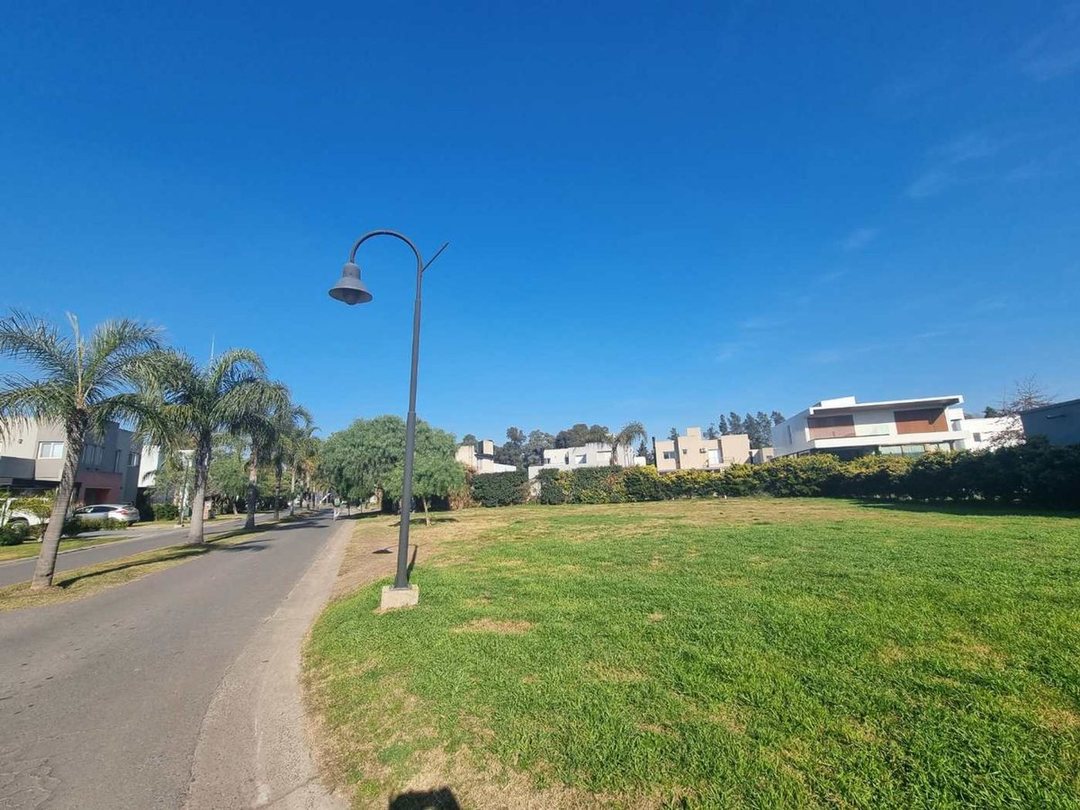 VENTA UNICO LOTE 811 M HARAS MARIA VICTORIA MORENO