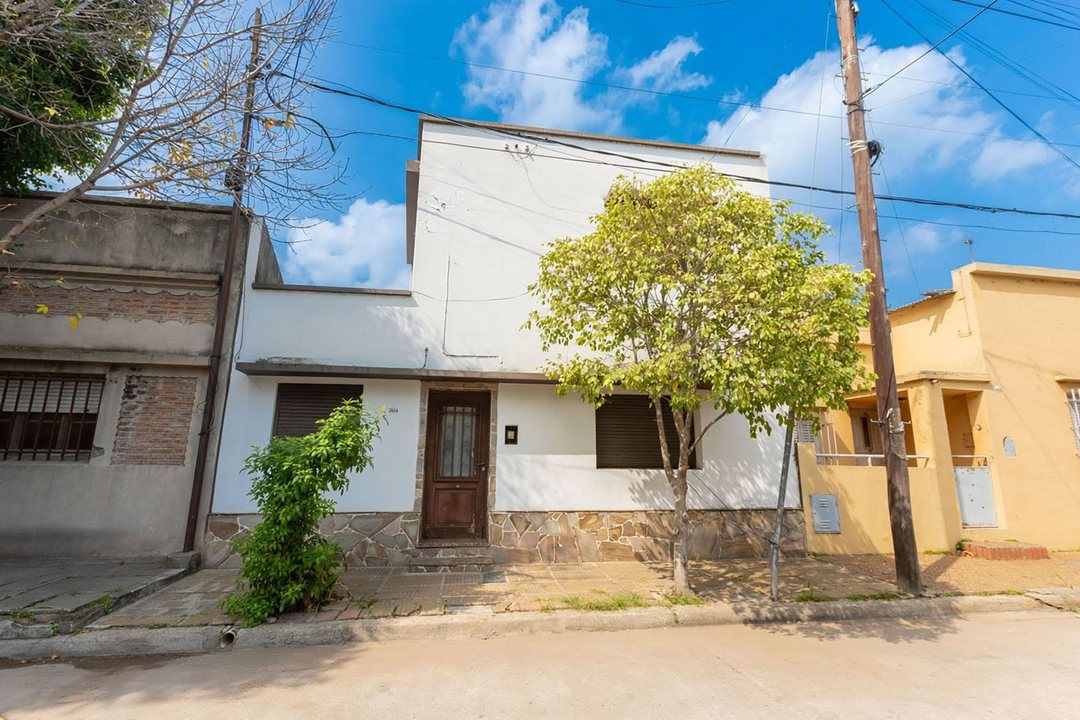Casa a la venta a mt de Av. López y Planes