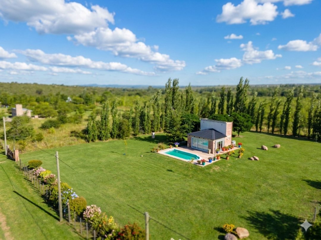 SE VENDE CASA CON GRAN LOTE 2400 m2 BARRIO CRERADO