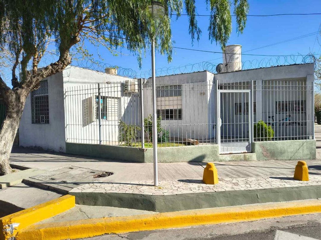 CASA ESQUINA. AMOBLADA. APTA CRÉDITO, CHIMBAS.