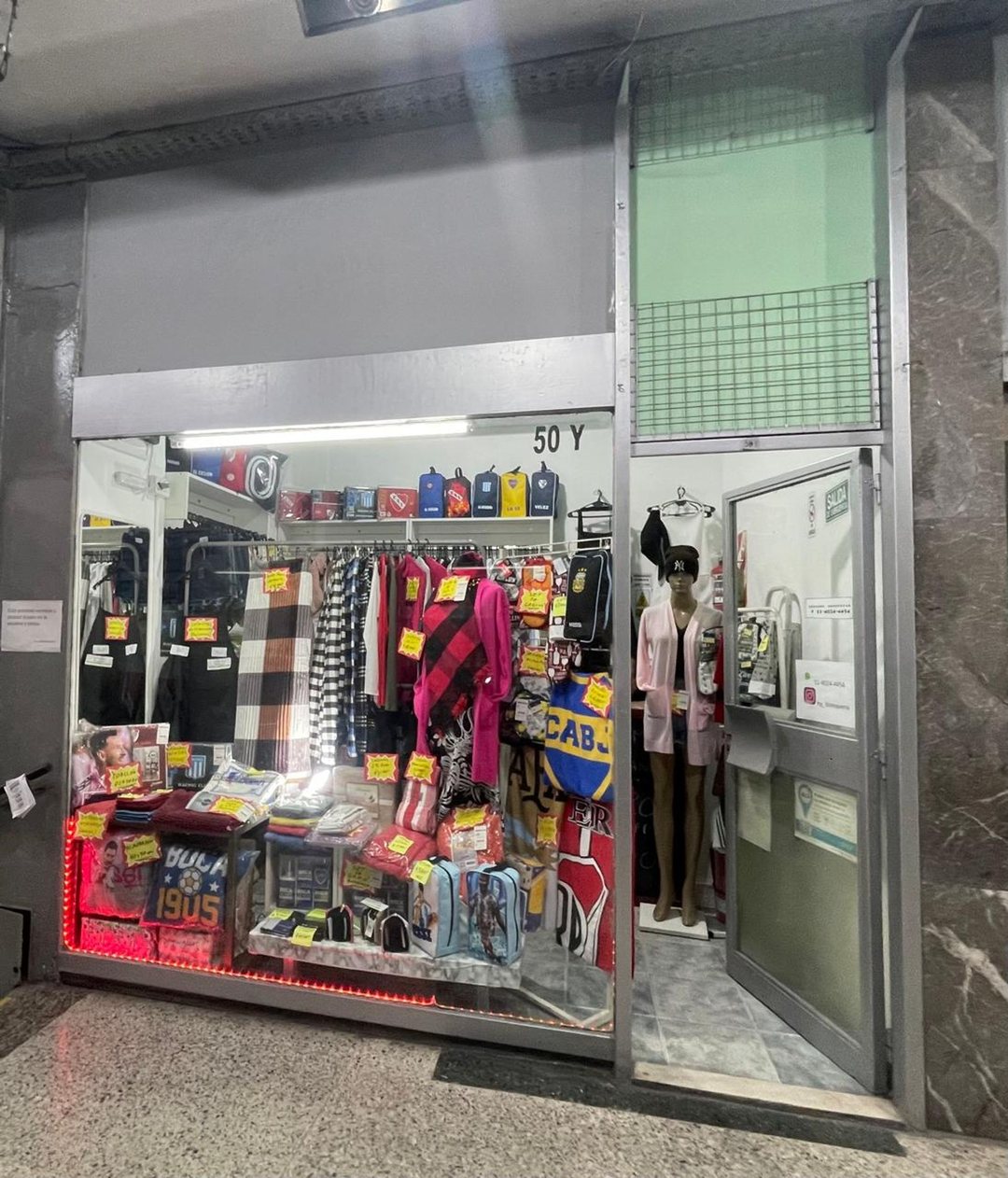 VENTA DE LOCAL EN FLORES