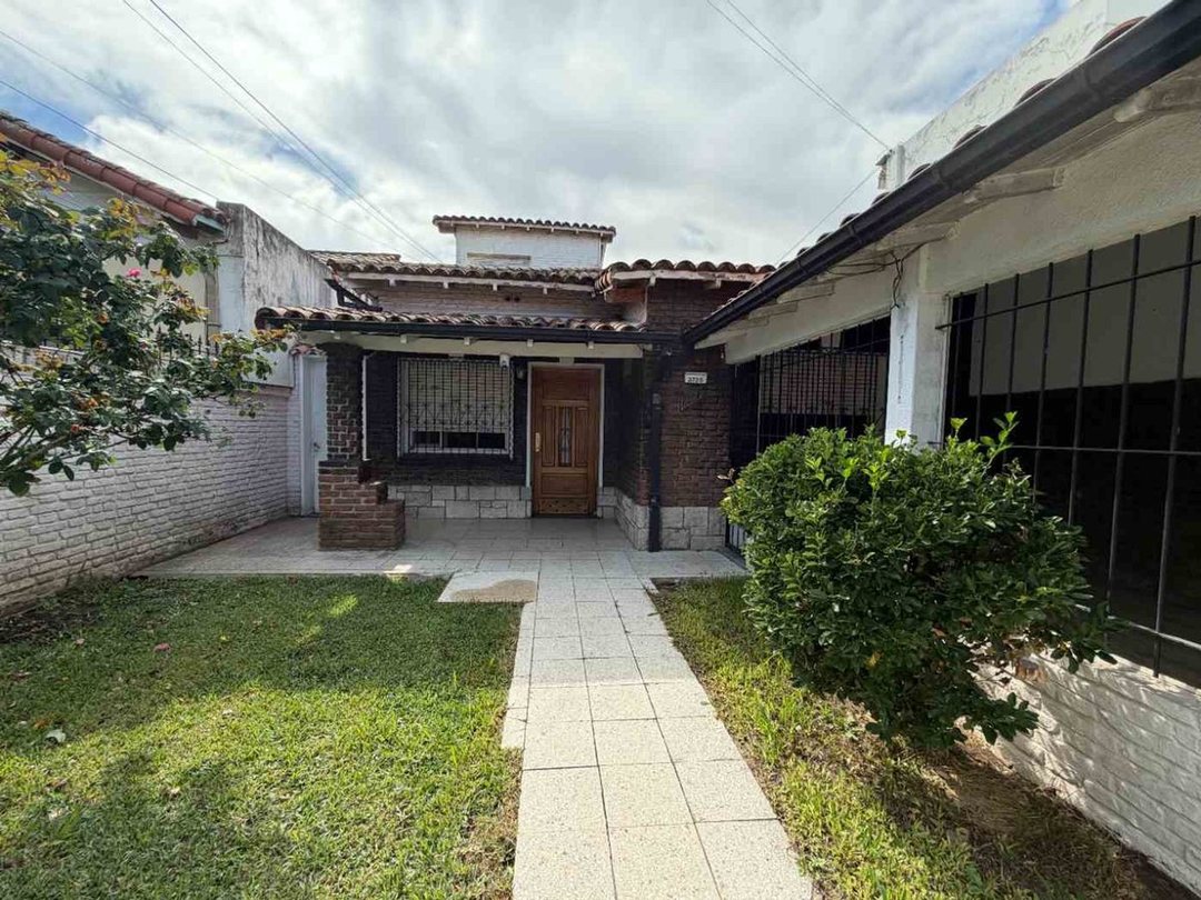 Venta Casa 5 ambientes en Vicente Lopez cochera