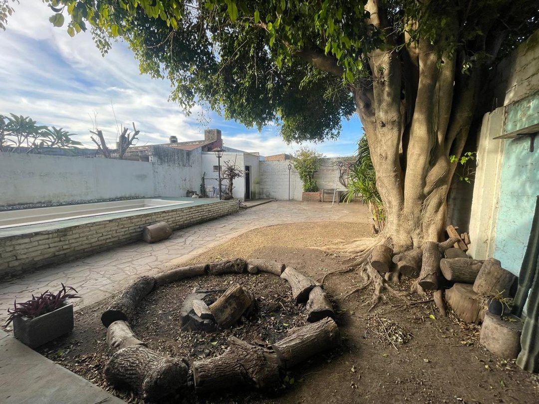 CASA 4DORMI VENTA LA FLORIDA PILETA COCHERA