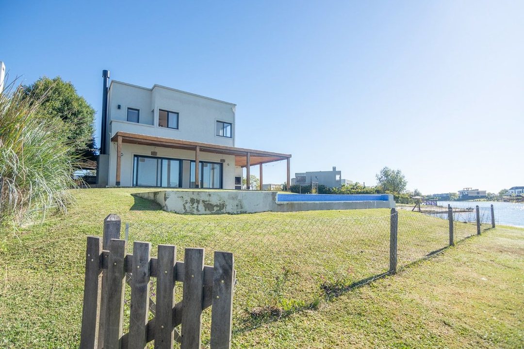 VENTA CASA en PUERTOS BARRIO CEIBOS vista a Laguna