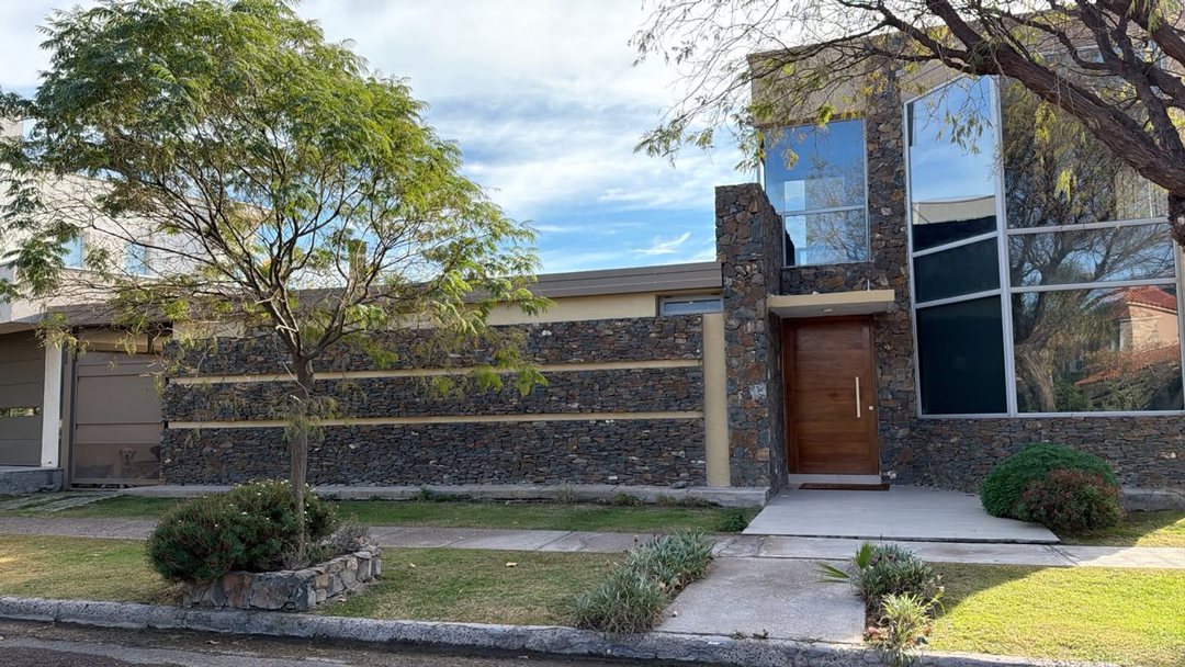 Exclusiva Casa en Venta en La Barraca - Guaymallen