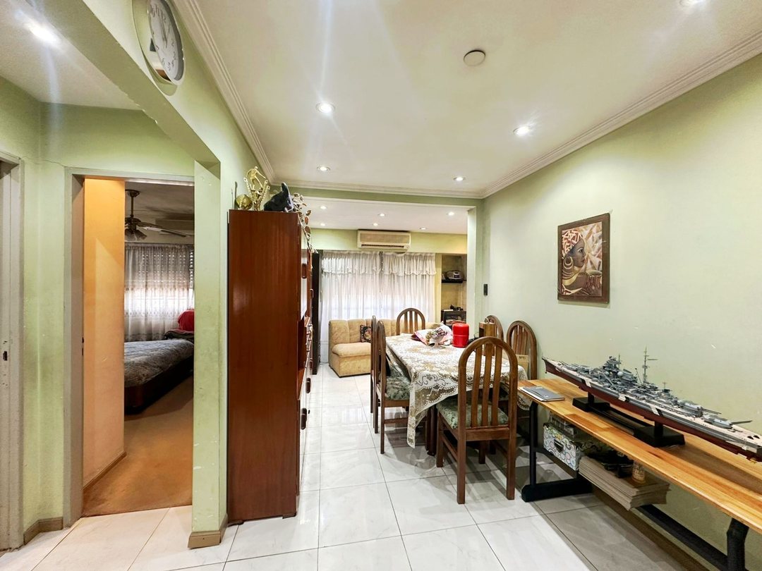 Venta casa 3 ambientes con cochera y patio