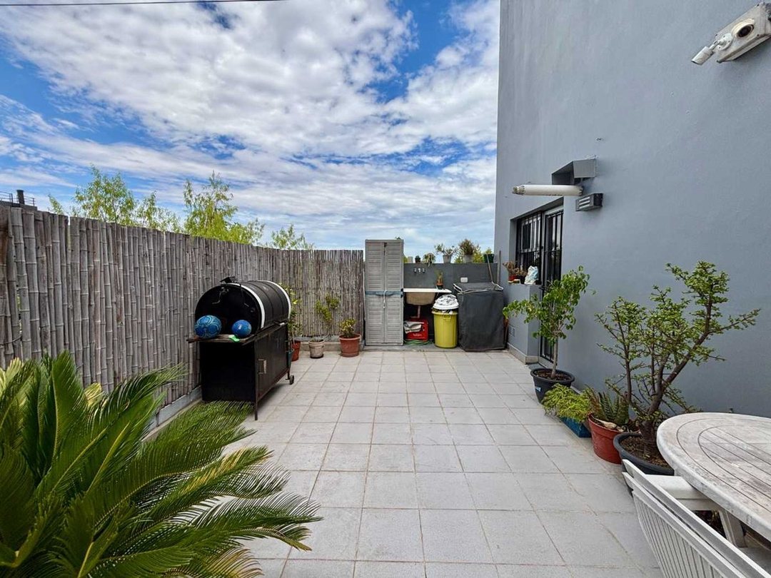 3 AMBIENTES CON COCHERA/ BAULERA PATIO Y BALCON