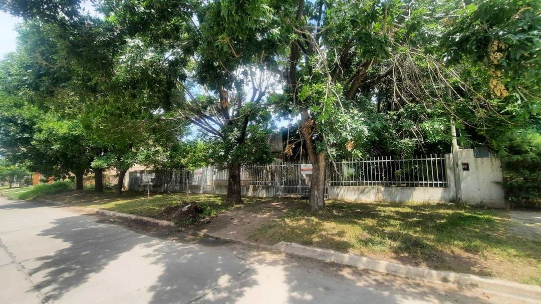 Gran Terreno  y Casa - Oportunidad