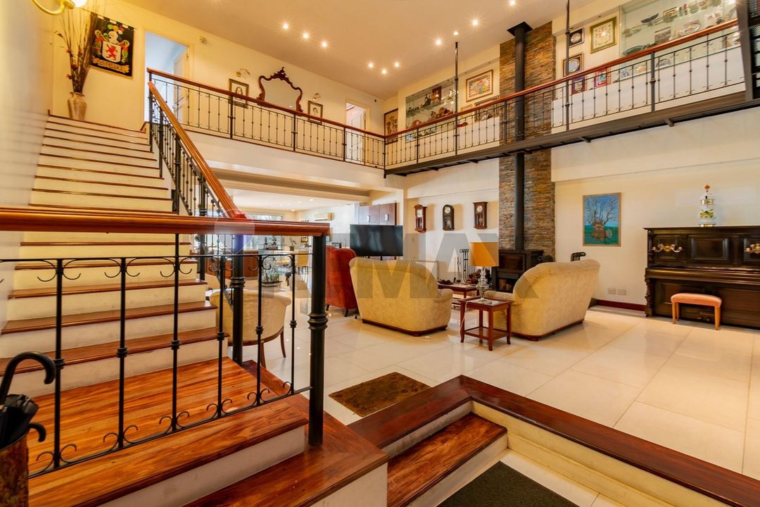 CASA CON JARDIN Y PILETA FINANCIA 100%!!