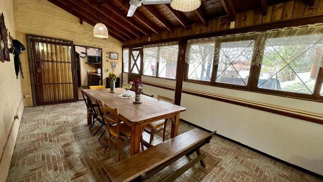 CASA 4 AMBIENTES JARDIN PILETA Y QUINCHO SOURDEAUX