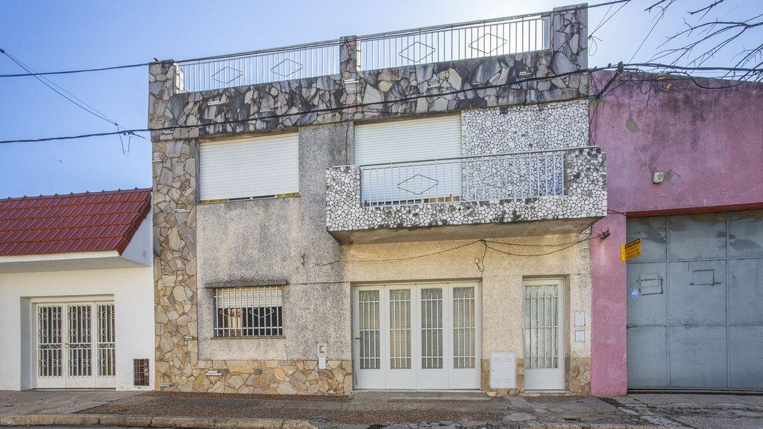 OPORTUNIDAD VENTA 2 CASAS CON INGRESOS IDEP.