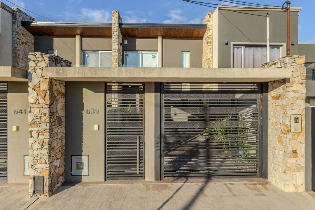 VENTA CASA 4 AMBIENTES JARDIN EN CAÑUELAS