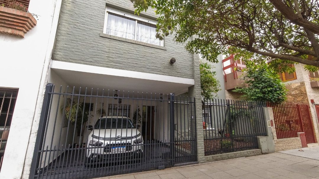 Casa En Venta 4 Ambientes Liniers Con Cochera