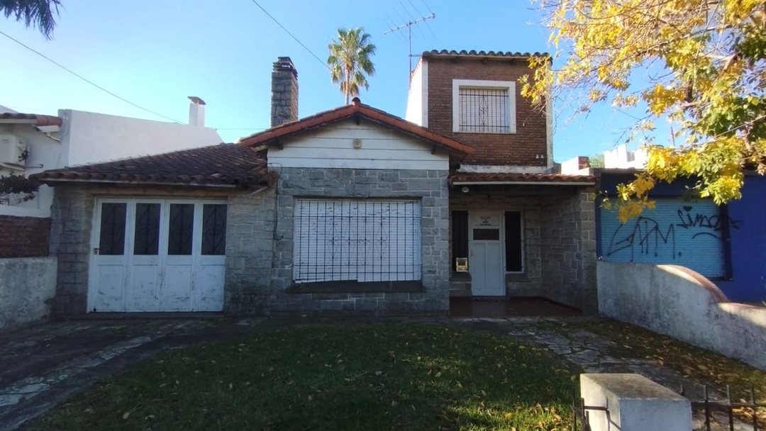 CASA DOS DORMITORIOS VENTA CITY BELL APTA BANCO
