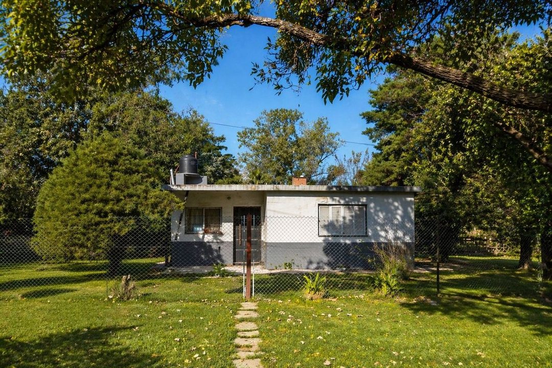 VENTA CASA 2 DORMITORIOS GRAN JARDIN ROLDAN