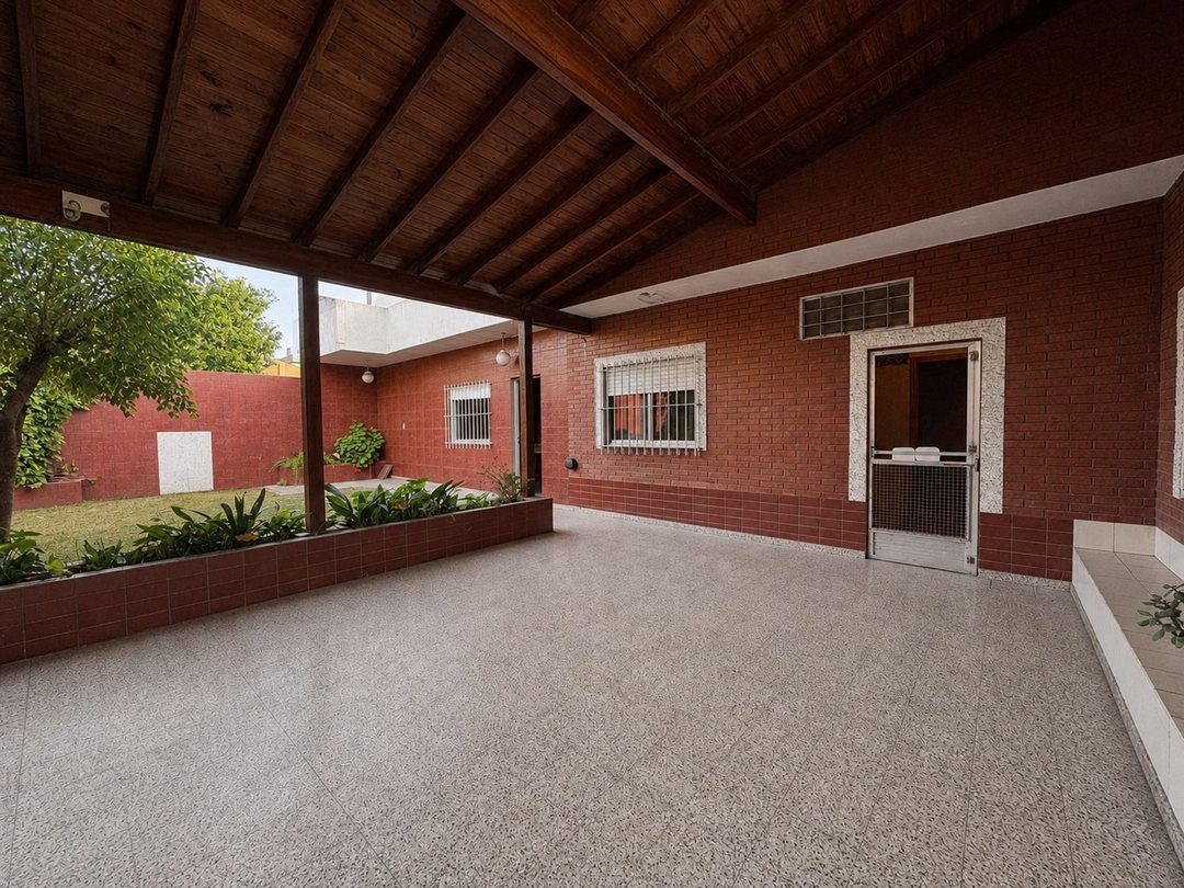 VENTA CASA 5 AMB COCHERA JARDIN VILLA TESEI