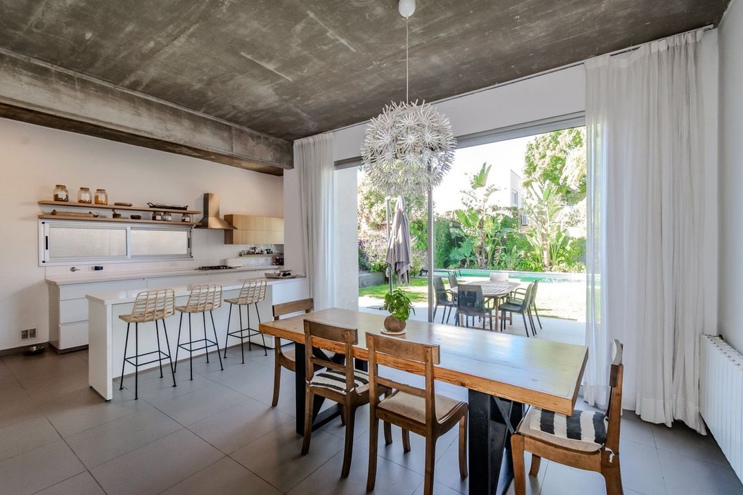 Casa en venta 5 ambientes jardin y pileta