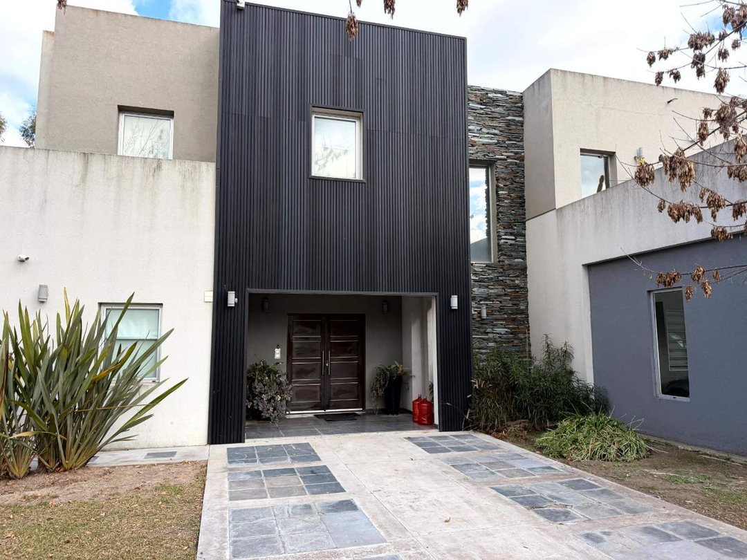 VENTA CASA 6 AMB. Bº LA RESERVA SOFITEL CAMPANA
