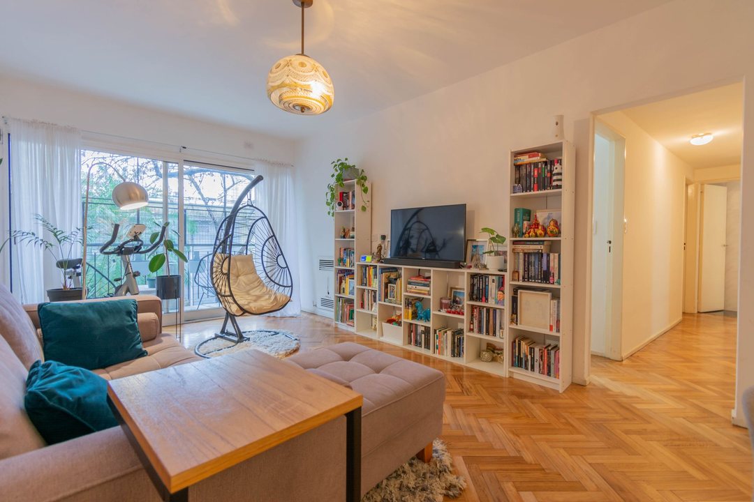 Venta amplio departamento de 3 amb con dep Almagro