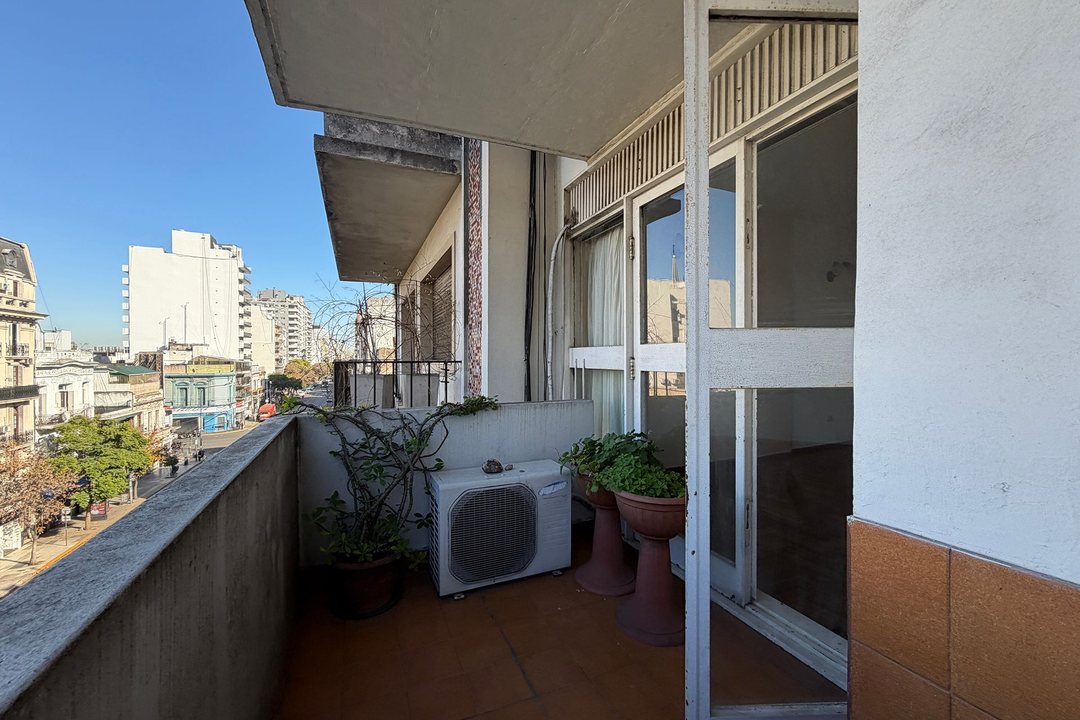 VENTA 3 AMBIENTES  ESCRITORIO BALCON SAN CRISTOBAL