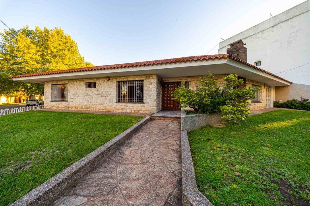 CASA EN VENTA BARRIO BELGRANO IDEAL INSTITUCION