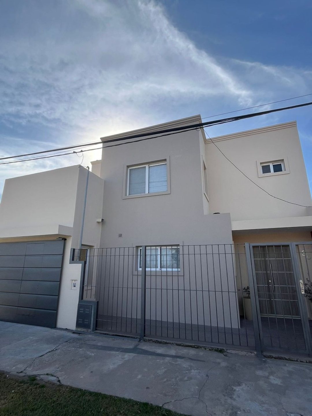 CASA 3 DORMITORIOS - IMPECABLE