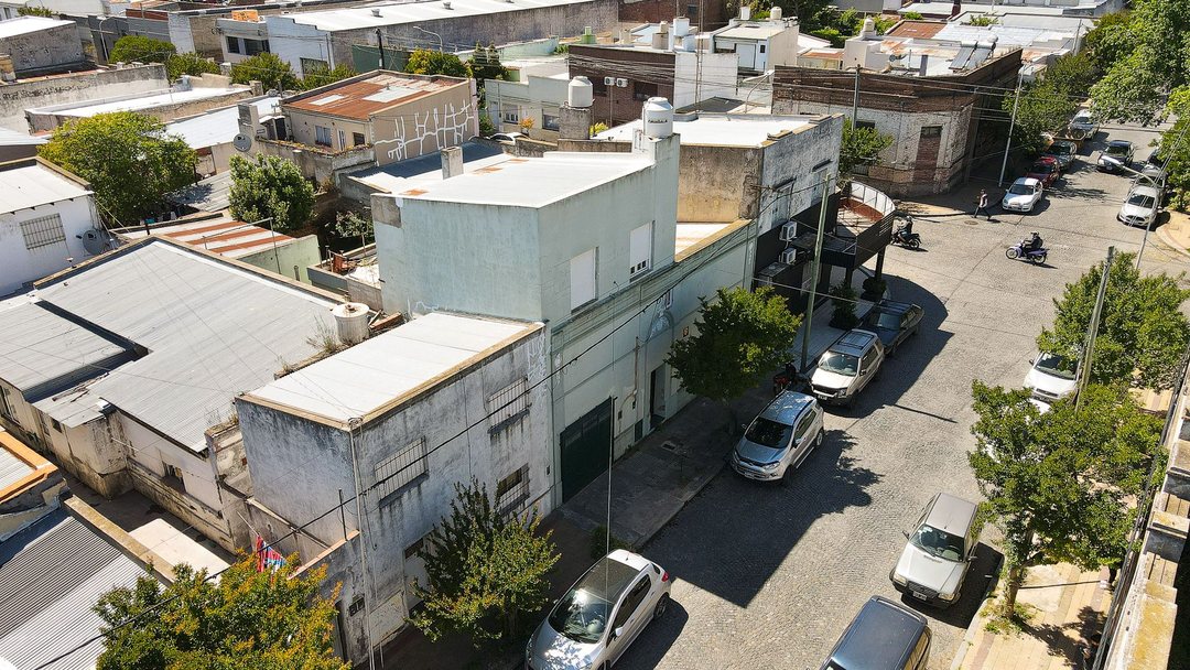 EN VENTA CASA A RECICLAR SEMICENTRO TANDIL