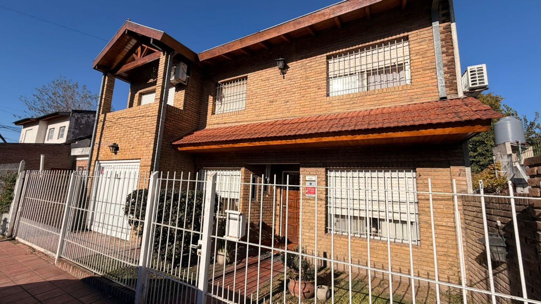 CHALET EN VENTA EN JOSÉ C. PAZ