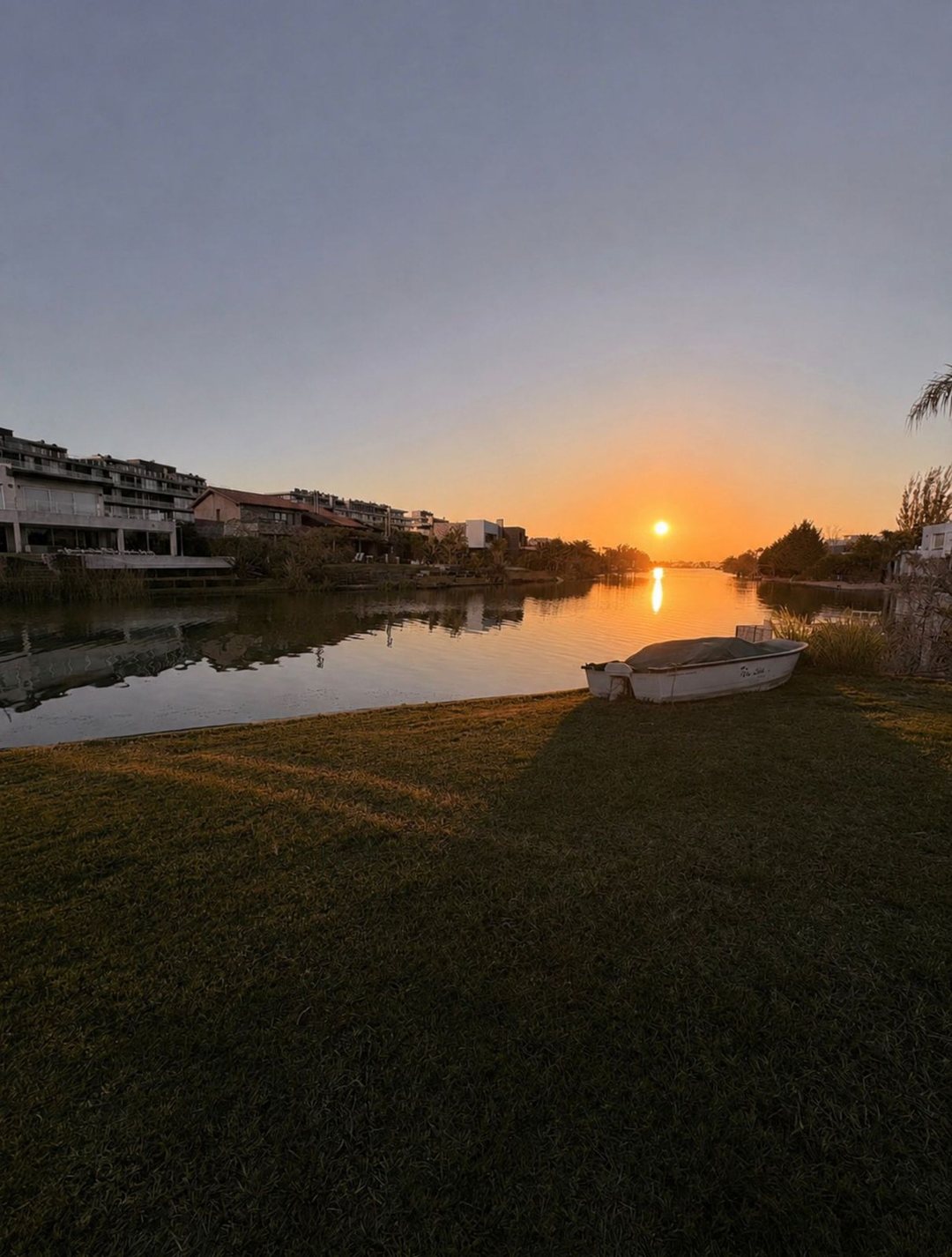 LOTE PREMIUM A LA LAGUNA EN ESQUINA-NUEVO QUILMES