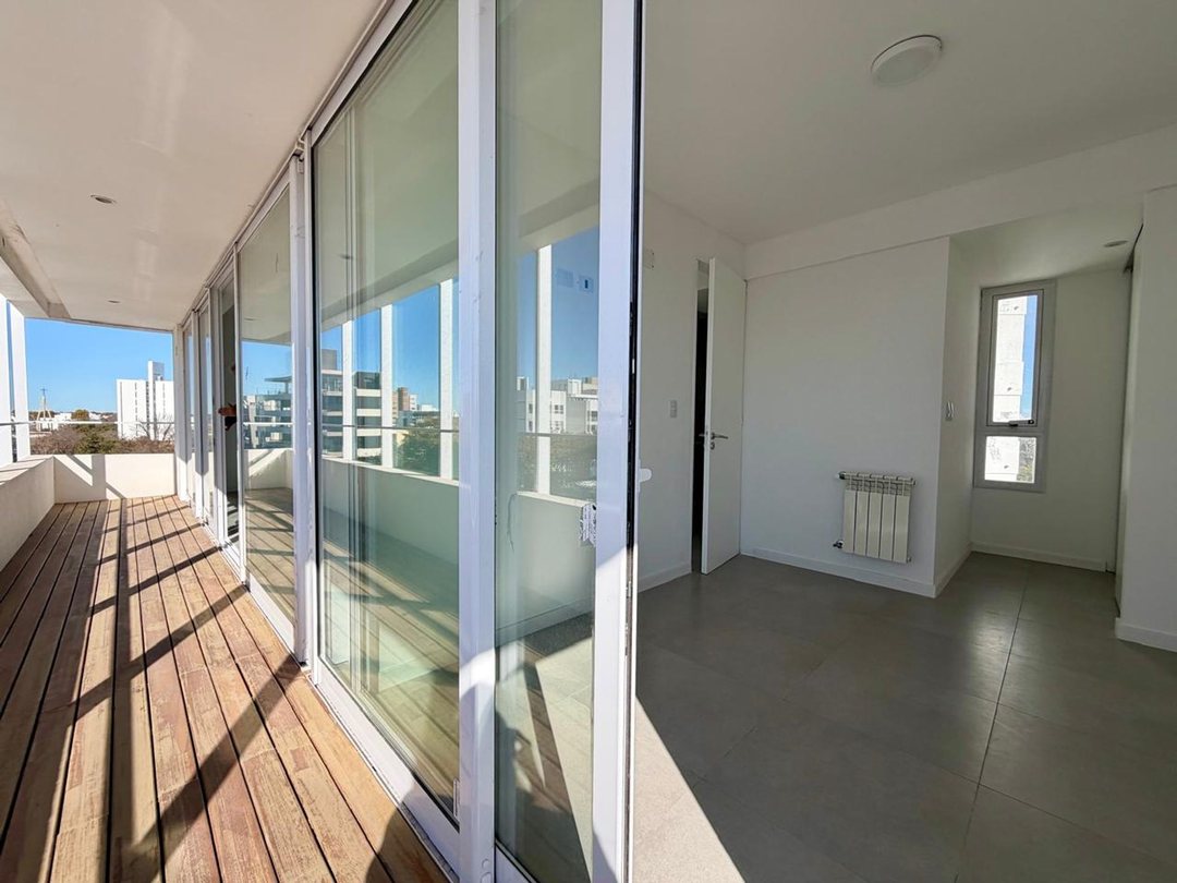 Venta departamento con balcon a estrenar La Plata