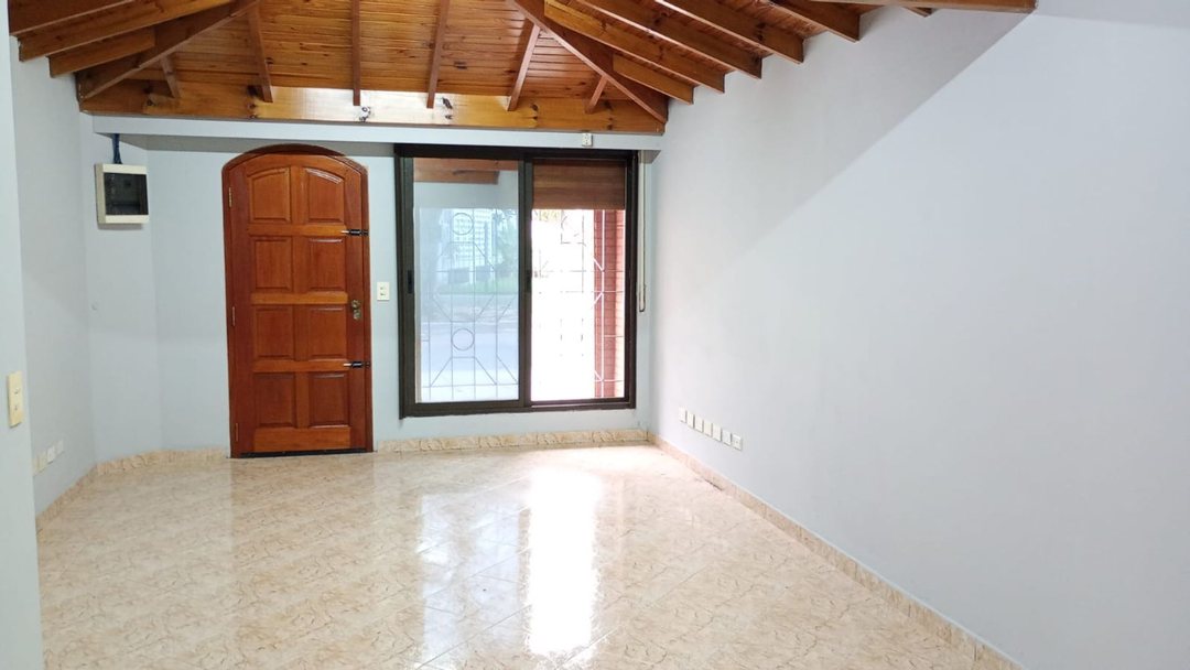 ALQUILER Excelente PH 3 Amb. con Patio en Martínez