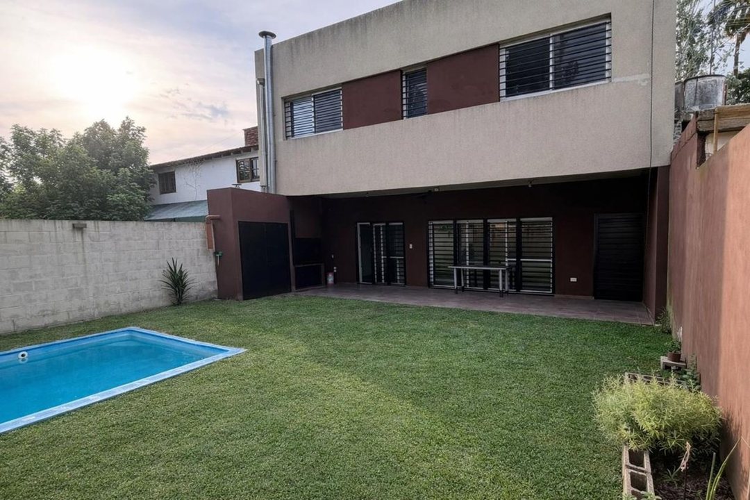 VENTA CASA 5 AMB C/JARDIN APTO CREDITO - MORENO