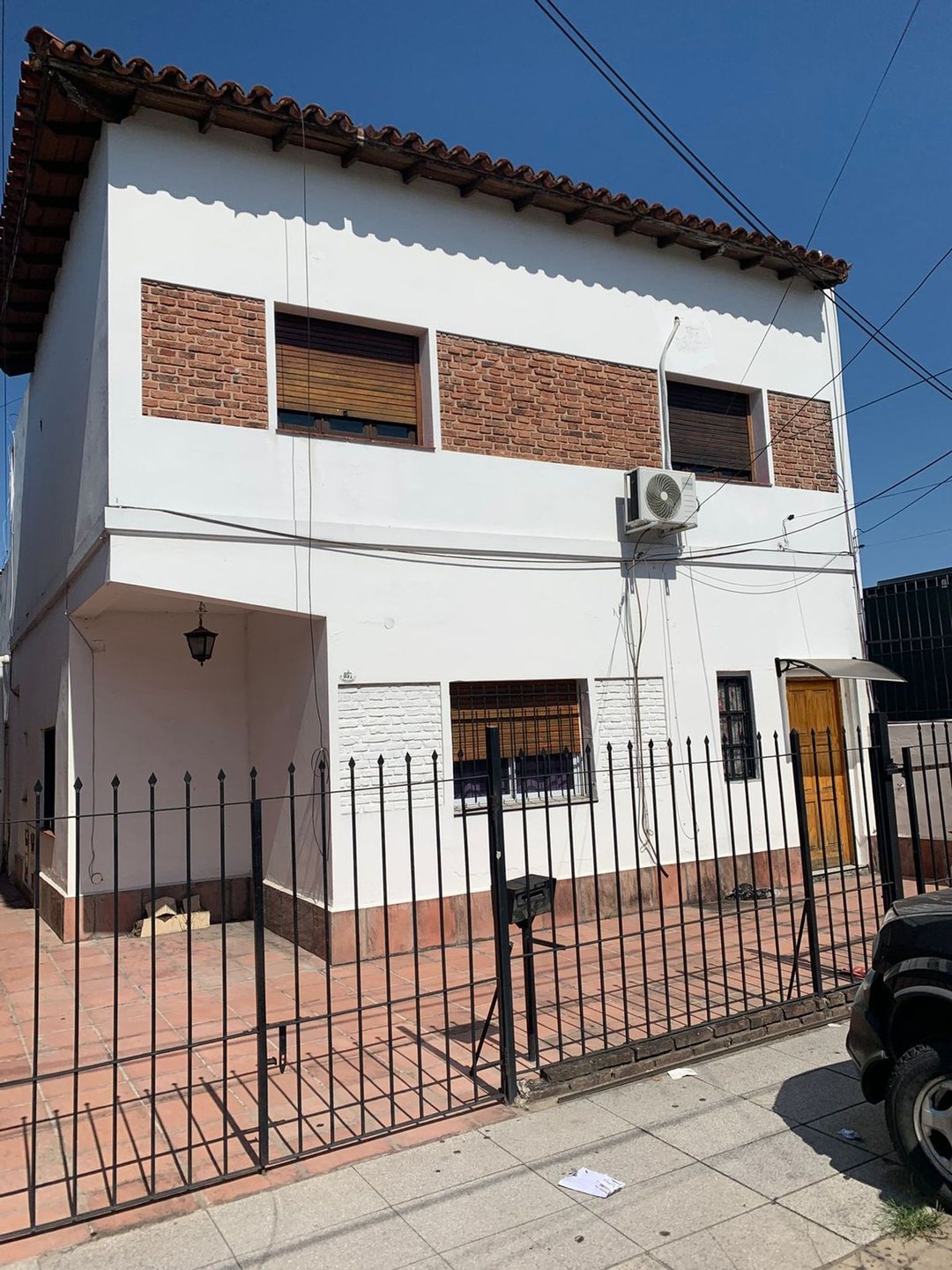 CASA MULTIFAMILIAR O GRAN LOTE EN CASTELAR N
