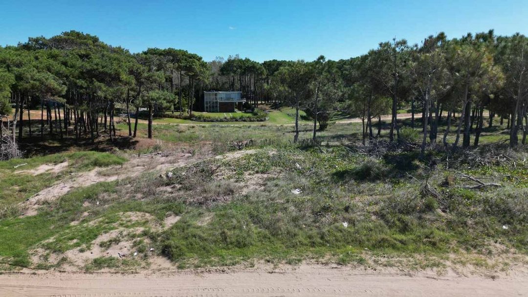 LOTE VENTA VILLA ROBLES BARRIO BRISAS