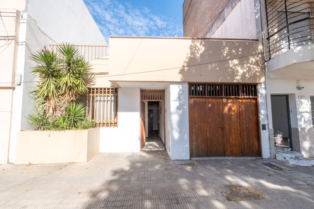 VENTA CASA CUATRO DORMITORIOS REP DE LA SEXTA