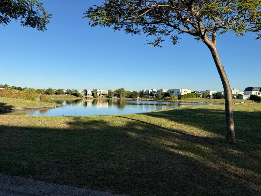 VENTA LOTE A LA LAGUNA EN PUERTOS BARRIO VISTAS