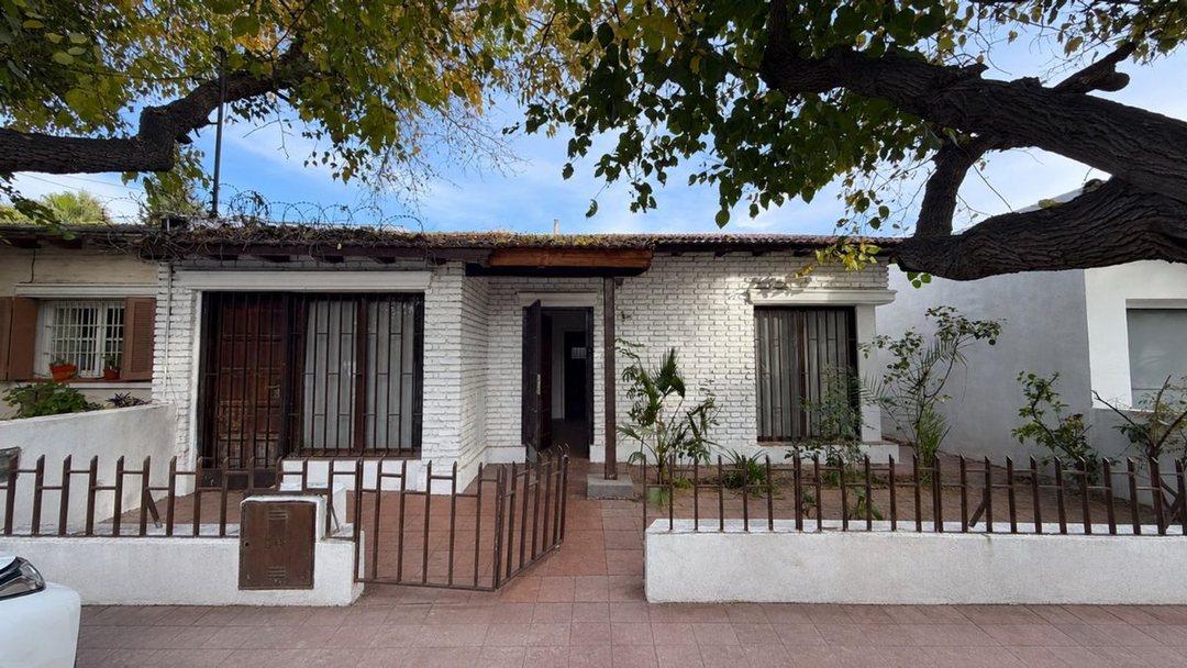 VENTA CASA 3 HABITACIONES B° BANCARIO GODOY CRUZ