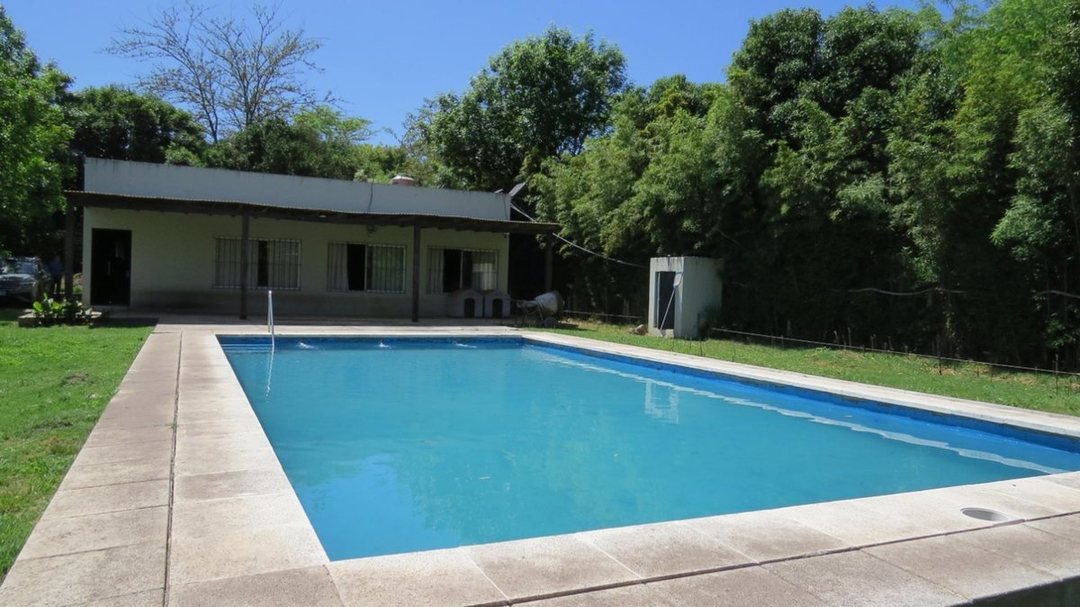 QUINTA  EN VENTA CON QUINCHO Y PISCINA EN LA REJA