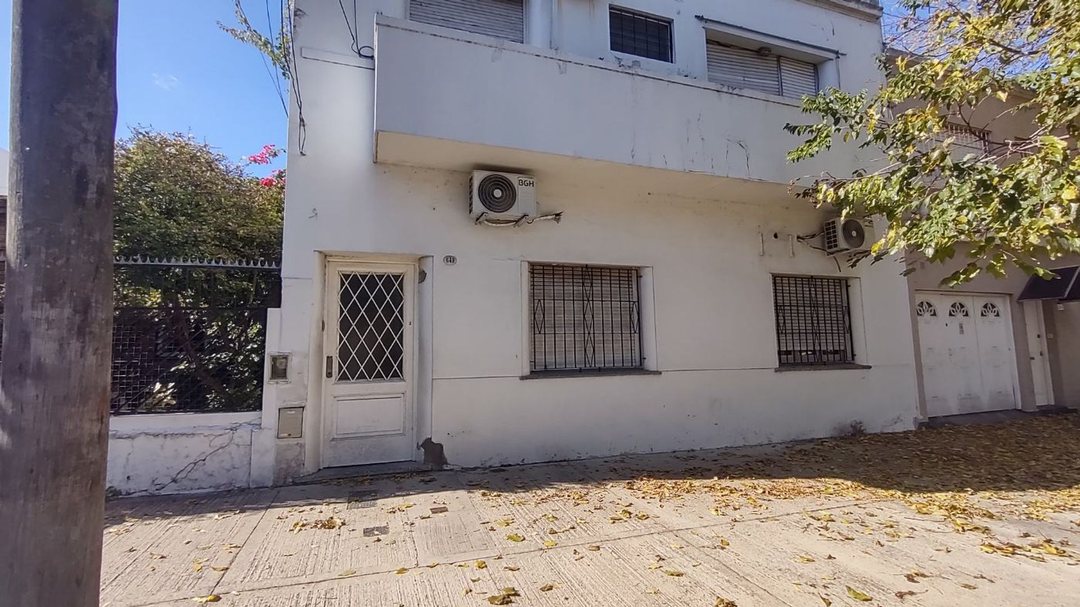 VENTA PH 3 AMBIENTES, PATIO, TZA, /VERSALLES