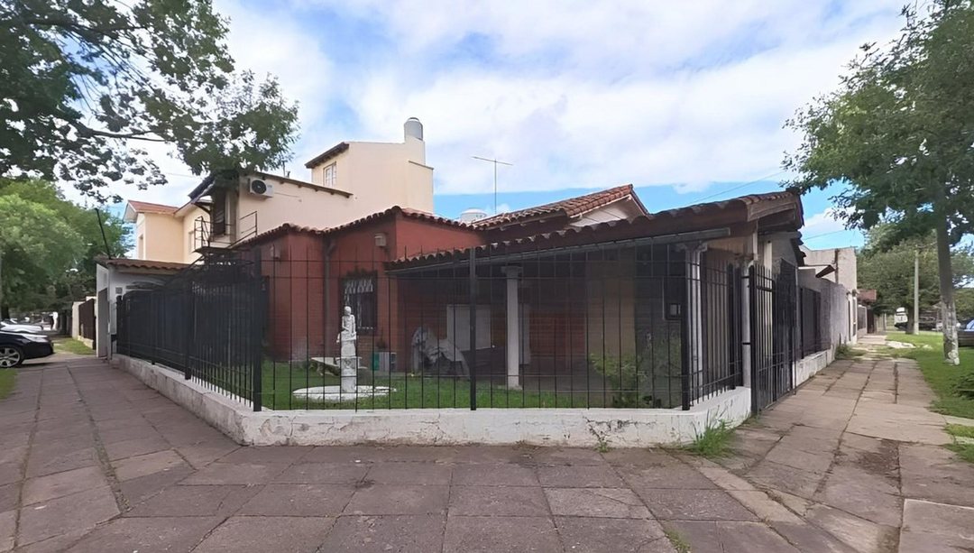 Casa de 4 ambientes + departamento Venta Ituzaingo
