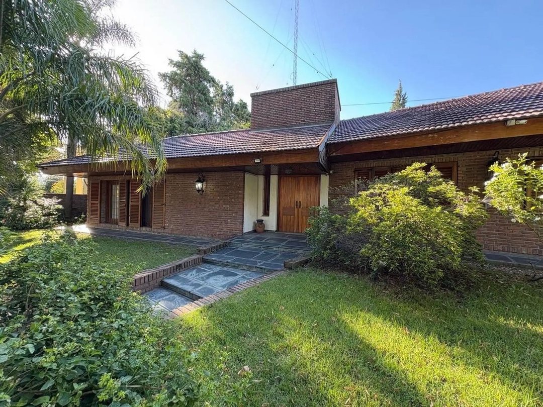 Venta Casa 6 Ambientes en Campana Apto Crédito